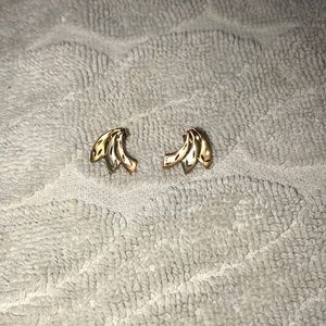 Tri-color gold studs